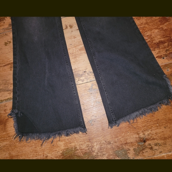 🆕️ We the Free People Vintage Flare Ruff frayed slit hem jeans Washed out black - Picture 8 of 15